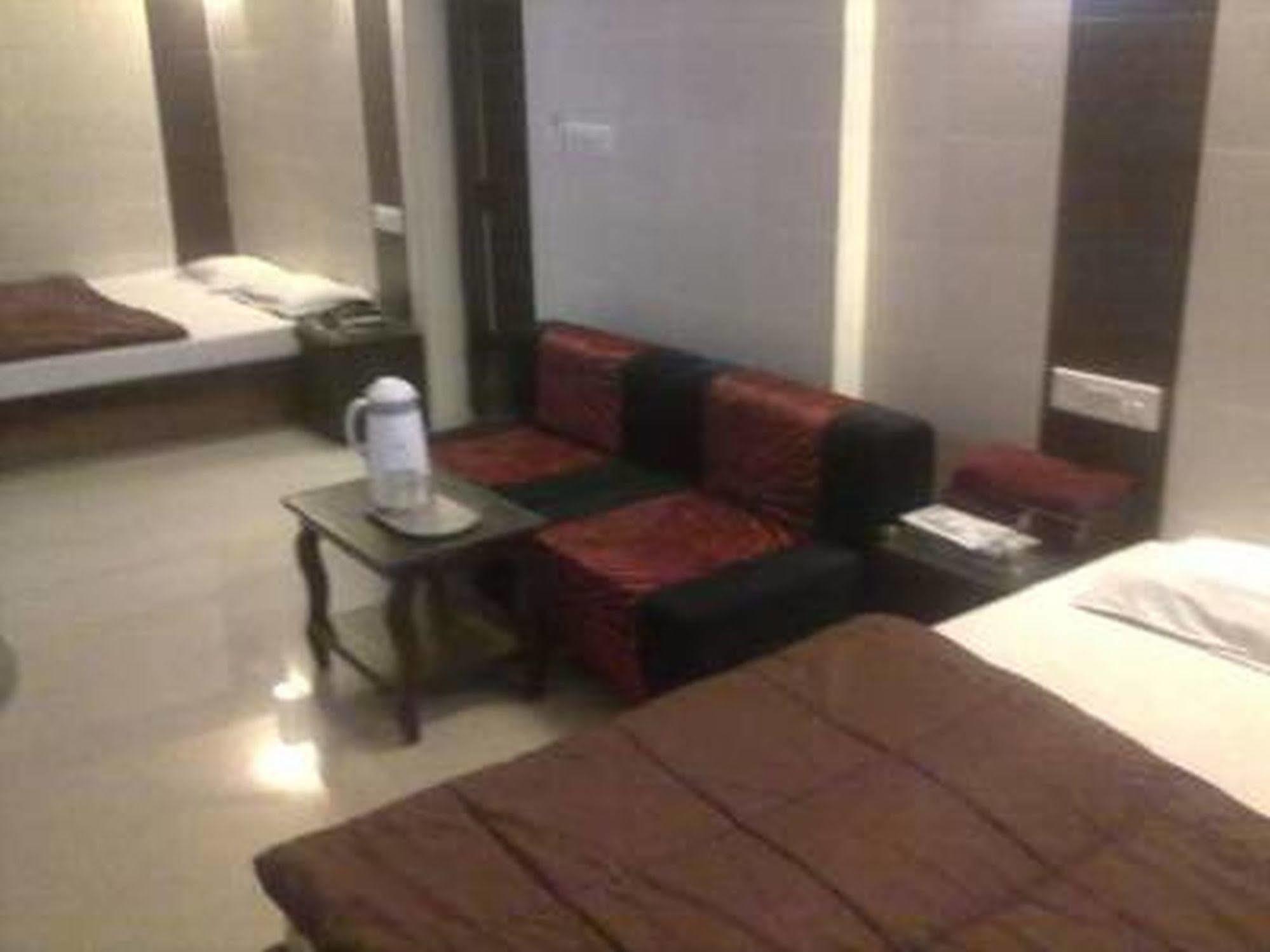 Collection O Hotel Krishana Stays Jaipur Exterior foto